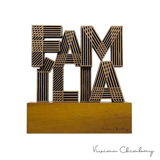 Palavra Família em madeira