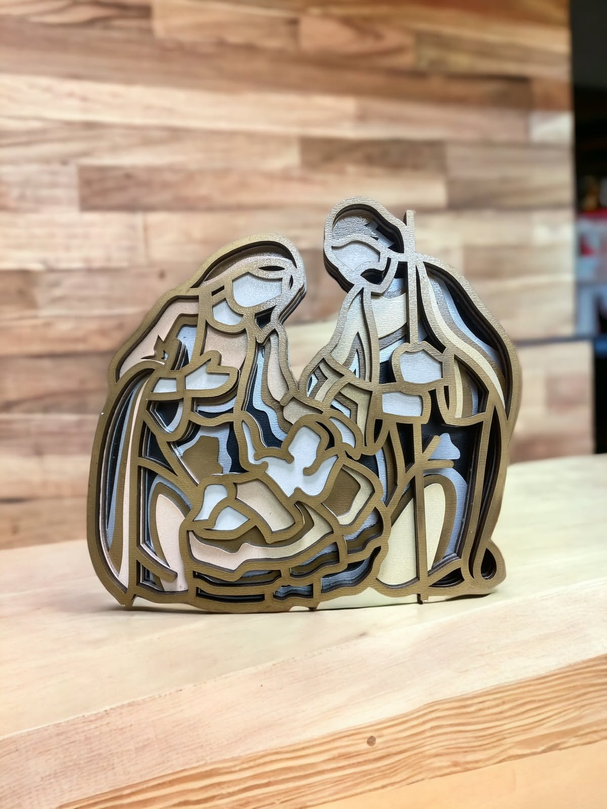 Sagrada Família em camadas de madeira